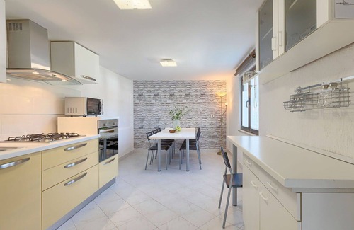 Muzini House | Beautiful villa for 7 guests with WIFI, private pool, A/C, terrace and pets allowed
