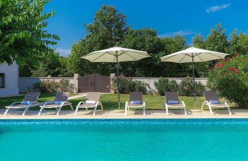 Muzini House | Beautiful villa for 7 guests with WIFI, private pool, A/C, terrace and pets allowed
