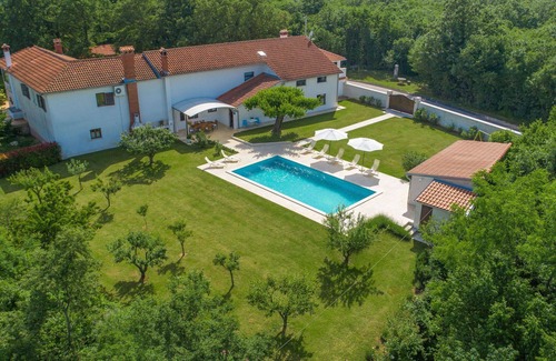 Muzini House | Beautiful villa for 7 guests with WIFI, private pool, A/C, terrace and pets allowed