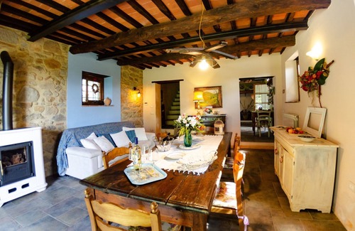 Massa e Cozzile Villa | Beautiful villa for 5 guests with private pool, WIFI, TV, veranda and pets allowed