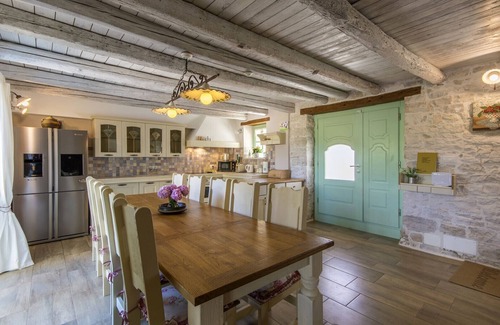 Tar-Vabriga Villa | Beautiful Villa Judita with pool in Tar