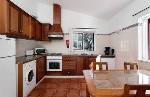 Monchique Villa | Beautiful Villa with pool and stunning views to the coast.
