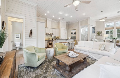 Watercolor House | Beautiful WaterColor Home + Carriage House Across From Cerulean Park