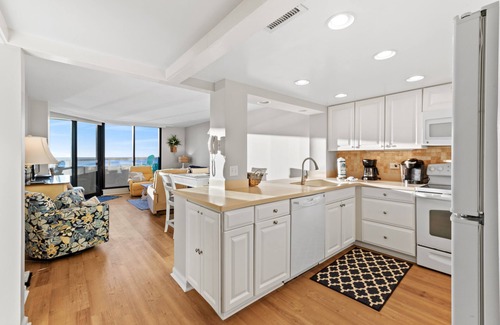 Myrtle Beach Condo | Beautiful, well maintained condo + Free Attraction Tickets!