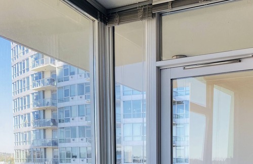 Rosscarrock Condo | Beautifully Furnished 2B/2B Condo by Train St. 5min to Downtown