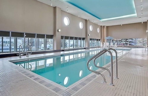 Rosscarrock Condo | Beautifully Furnished 2B/2B Condo by Train St. 5min to Downtown