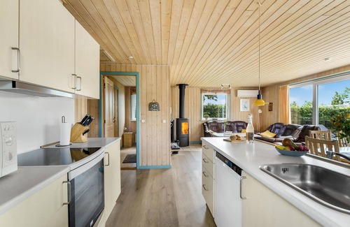 Hejsager Strand House | Beautifully furnished cottage on Hejsager beach right next to the Lillebælt.