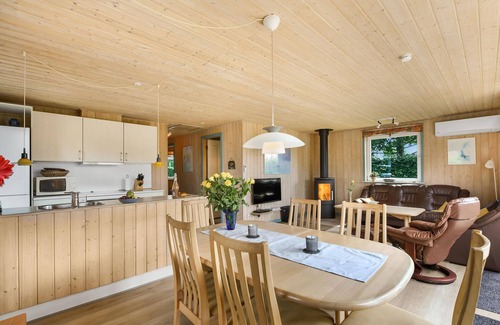 Hejsager Strand House | Beautifully furnished cottage on Hejsager beach right next to the Lillebælt.