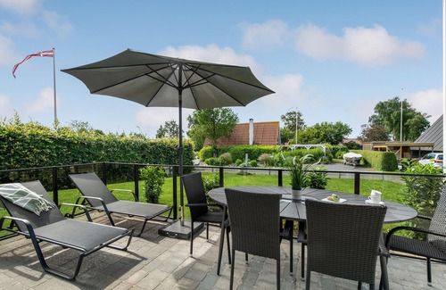 Hejsager Strand House | Beautifully furnished cottage on Hejsager beach right next to the Lillebælt.