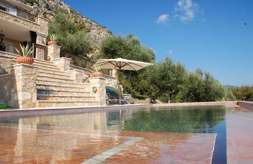 Zakharo House | Beautifully modernised Old Stone House with amazing views and infinity pool