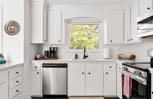 Hanahan House | Beautifully renovated 3BR house near Charleston, Park Circle, Beaches, Shipyard
