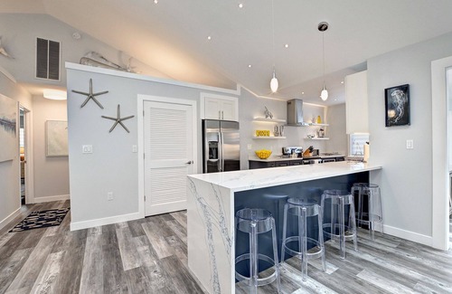Clearwater House | Beautifully Renovated 3 Bedroom Home in Clearwater Community! WIFI, Community Pool, Tennis Court, and 2 miles to the beach!
