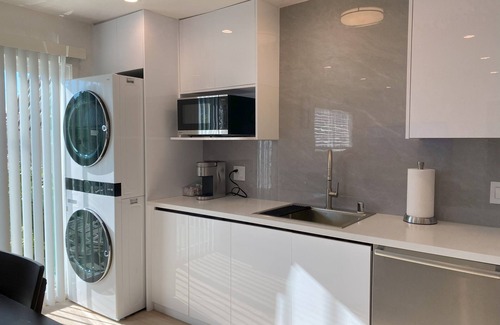 Sharp Park Condo | Beautifully Renovated 2B1B Private Backyard Steps to Beach Free Parking