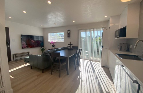 Sharp Park Condo | Beautifully Renovated 2B1B Private Backyard Steps to Beach Free Parking