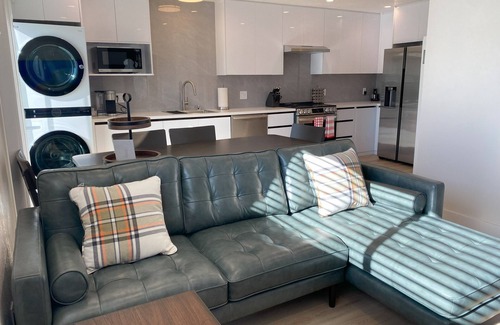 Sharp Park Condo | Beautifully Renovated 2B1B Private Backyard Steps to Beach Free Parking