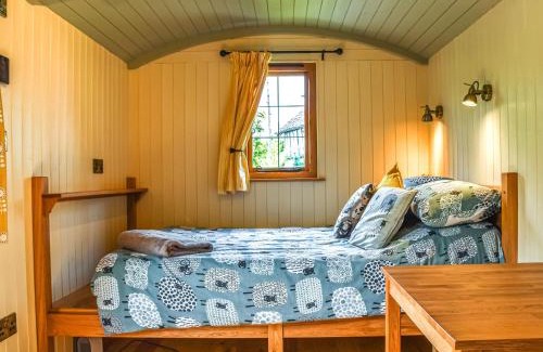 Bettws Cedewain House | Bechan Brook Hut