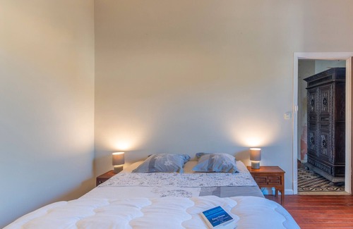 Le Teil Bed & Breakfast | Bed and Breakfast 'Chambre Spacieuse' with Shared Terrace, Shared Garden and Wi-Fi