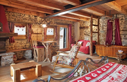 Monno House | Bed and Breakfast 'Cuore Selvatico' with Mountain View, Private Terrace and Private Garden