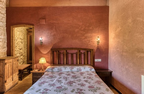 Serra de Daro Bed & Breakfast | Bed and Breakfast 'Fonolleres' with Shared Pool, Wi-Fi and Air Conditioning