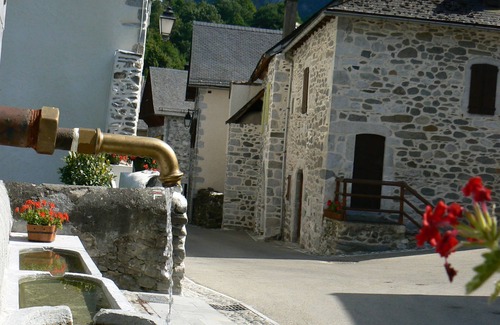 Accous House | Bed and breakfast for 2 or 3 people