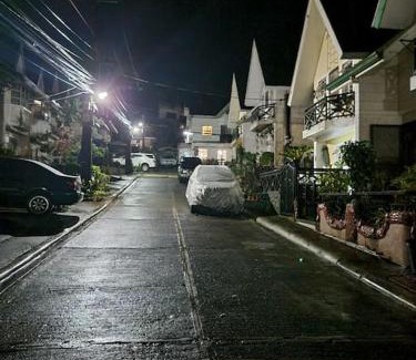 Tuba Bed & Breakfast | Bed and Breakfast Small Cozy Room with Balcony, T&B, Fast WiFi, Netflix