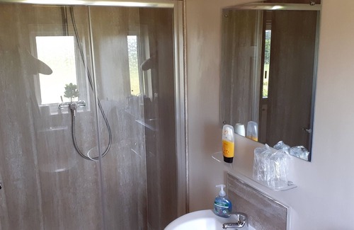 Stanton Drew Bed & Breakfast | Bed and breakfast with views of the stone circles.Double room with en suite 🚽