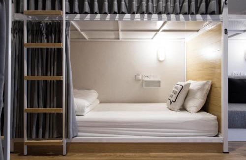 Thanon Phetchaburi Hostel | Bed One Block Hostel