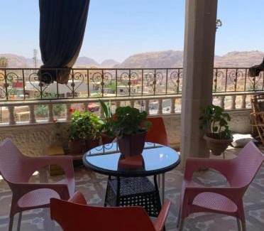 Wadi Musa Apartment | Bedouin family home