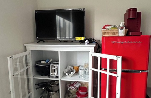 Thorold House | Bedroom Ensuite (Unit 1) @Welland, ON…a cozy bedroom space with jacuzzi