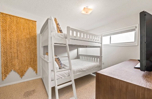 Holmes Beach Resort | BEDROOM TO BEACH IN 5 SECONDS FLAT in this 2 Bedroom 1 Bath Beachfront Suite at Bali Hai