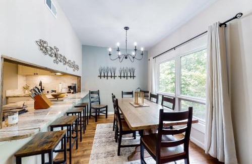 Sugar Mountain Apartment | Bee Branch 02