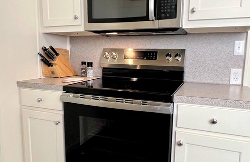 Brenham House | BEE in BRENHAM Holiday Cottage - Premium location walking distance to downtown