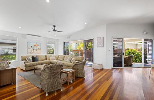 Mudjimba Villa | Beecheyana North - Beach Villa with heated pool