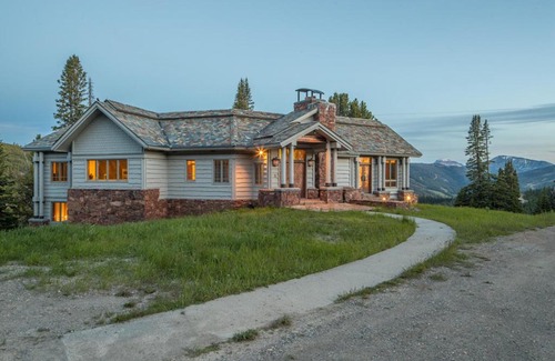 Big Sky House | Beehive Basin Chalet