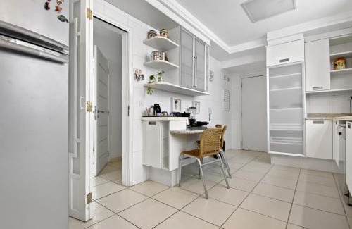 Morro do Maluf Apartment | Beira mar - 3 Suítes - 1 quarto - AC - Serviço de Praia