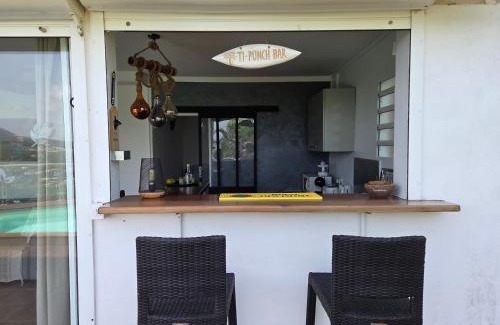 Gourbeyre Apartment | Bel appartement avec piscine privée et vue exceptionnelle