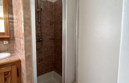 Cauterets Apartment | Bel Appartement en Centre, 1 Ch, Près Télécabines - FR-1-234-317