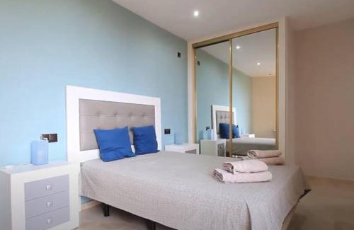 Puerto de la Duquesa Apartment | Bel appartement raffiné à 600 m de la plage