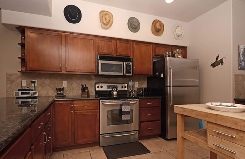 Oak Creek House | Bell Rock Vista - Hot Tub, Spacious Townhouse with Great Location and Views