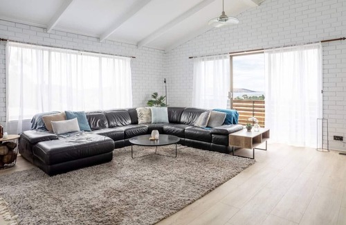 Bellerive House | Bella Bellerive Grand Lookout Close to Beach