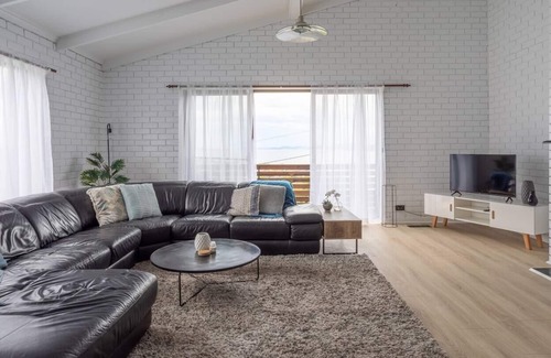 Bellerive House | Bella Bellerive Grand Lookout Close to Beach