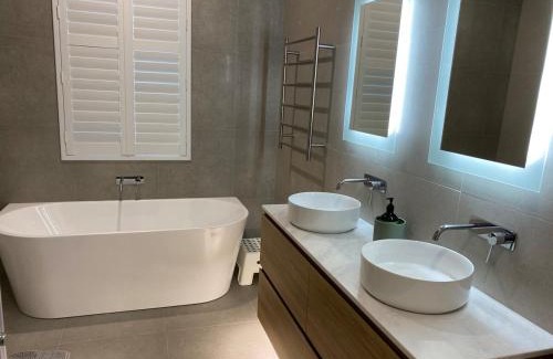 Umina Beach Villa | Bella Cottage by the sea