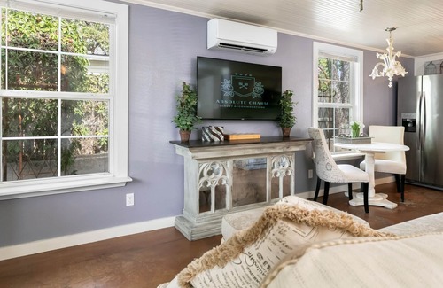 Fredericksburg Apartment | Bella Manor Lavender Suite | King Bed | Walk to Main