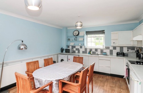 North Dalton Cottage | BELLA'S COTTAGE, pet friendly, with pool in Great Driffield
