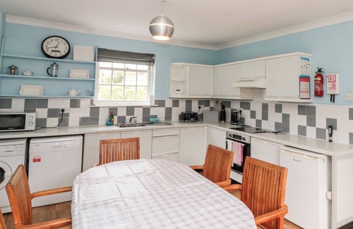 North Dalton Cottage | BELLA'S COTTAGE, pet friendly, with pool in Great Driffield