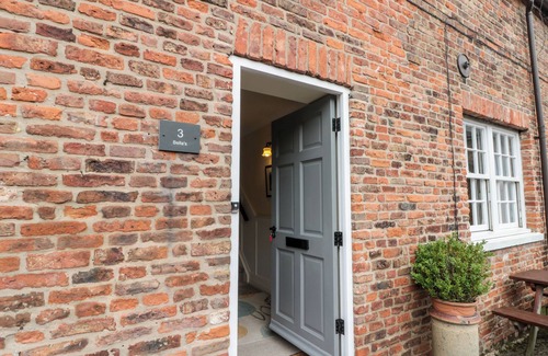 North Dalton Cottage | BELLA'S COTTAGE, pet friendly, with pool in Great Driffield