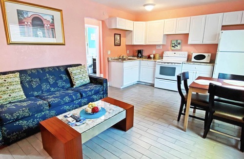 St. Pete Beach Hotel | Bella Sirena Inn