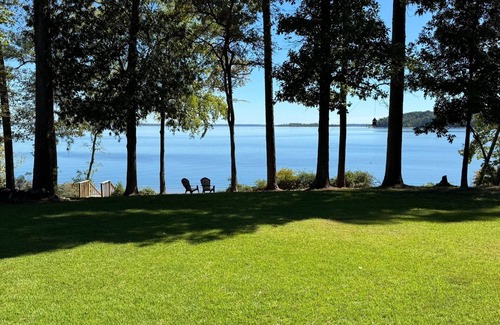 Huntington House | Bella Spiaggia! Long range big water views and SANDY BEACH front property!