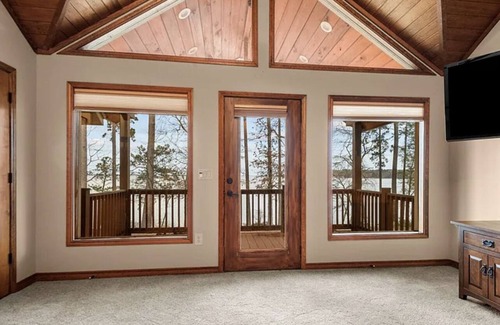 Huntington House | Bella Spiaggia! Long range big water views and SANDY BEACH front property!