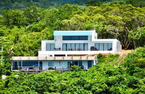 Sakimotobu Villa | Bella Vista-Luxurious Hilltop Penthouse with Ocean View